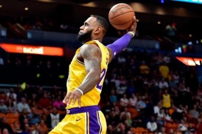 浓眉哥三巨头联手，逆转取胜得分突破，爆发新星冲击季后赛！的简单介绍-半岛体育注册网址