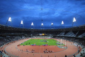 田径赛场焦点！美国队对阵西班牙队，超级对决，球迷热情点燃赛场-半岛体育注册网址